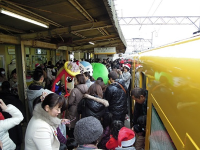 西桑名駅ホームの様子