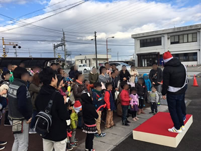 よしもとグッズが当たるじゃんけん大会には
多くのお客様にご参加いただきました